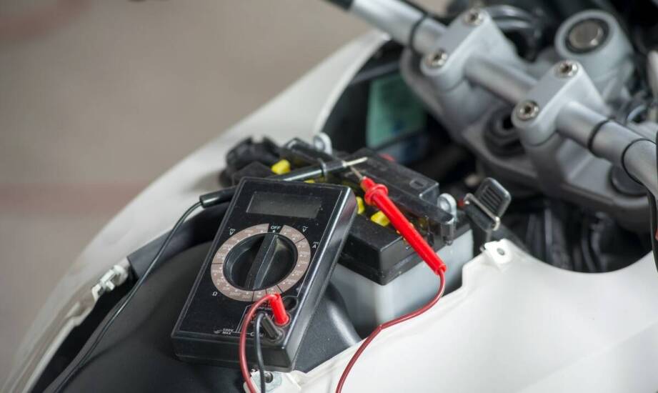 Akumulatory trakcyjne w motocyklach – jakie mają zalety i zastosowanie?