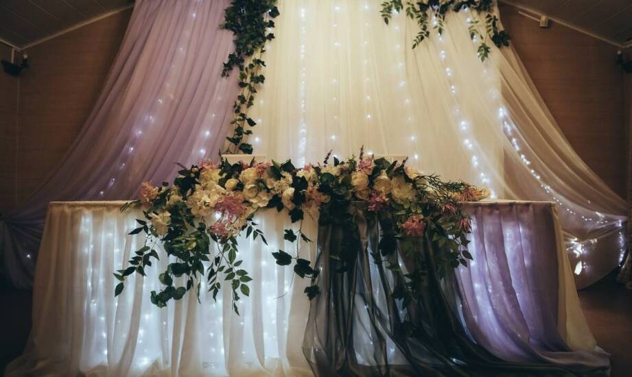 Wynajem namiotu ślubnego – jakie formalności trzeba spełnić przed podpisaniem umowy?