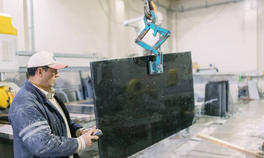 Proces importu i sprzedaży granitowych bloków: od dostawcy do klienta