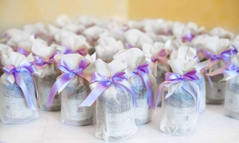 Rola krówek jako prezentu dla gości na weselu w budowaniu niezapomnianych wspomnień