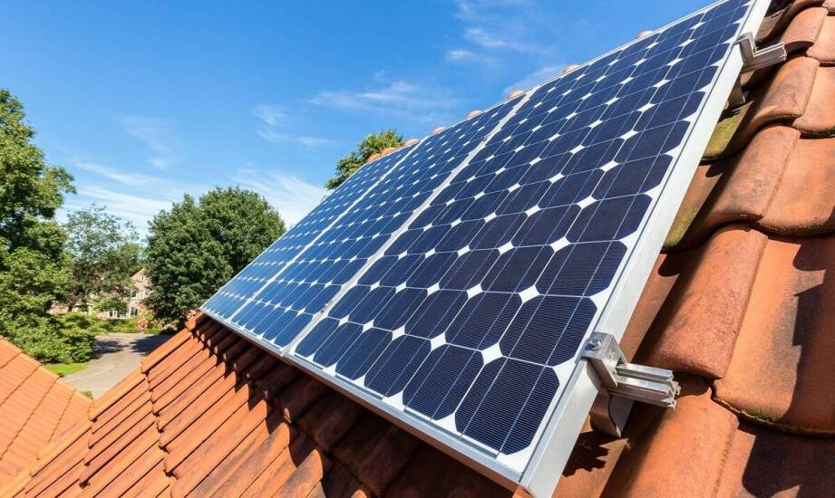 100-watowy panel fotowoltaiczny w kontekście globalnych trendów energetycznych