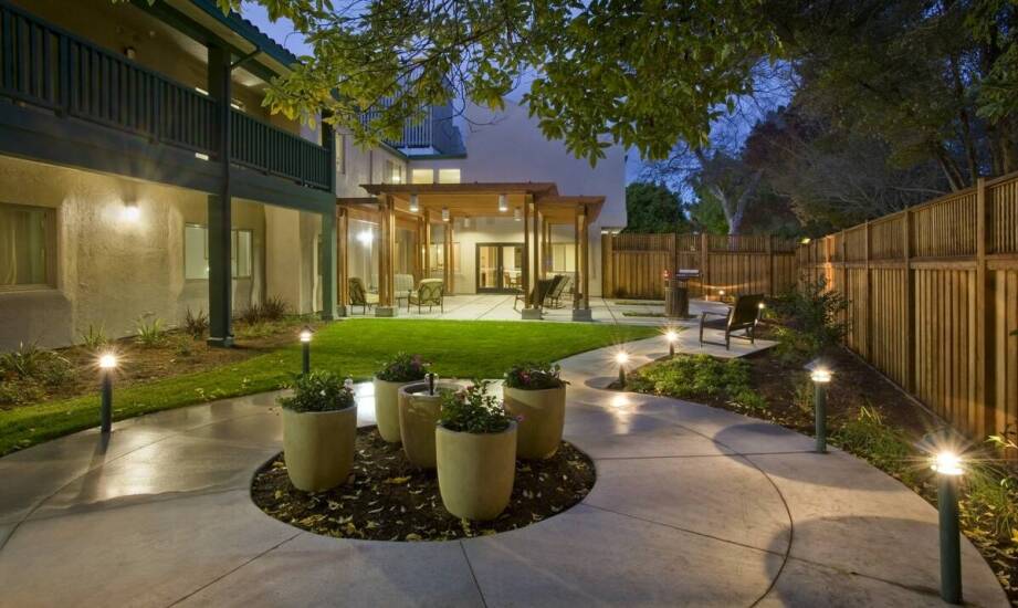 Jak opiekuńczo-rehabilitacyjny ośrodek wpływa na jakość życia osób starszych?