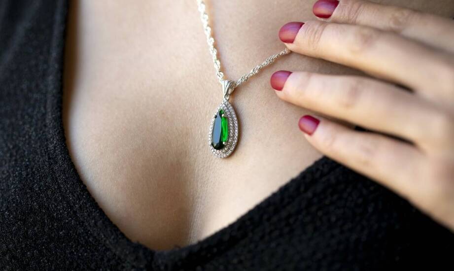 Moherowy sweter na specjalne okazje – jak stworzyć elegancki wygląd?