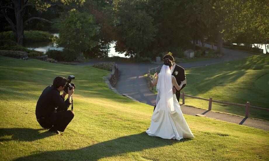 Naturalny styl fotografii - dlaczego jest tak ceniony wśród młodych par?
