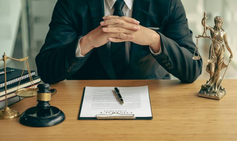 Jak prawnik dla firm chroni interesy przedsiębiorców w sporach sądowych?