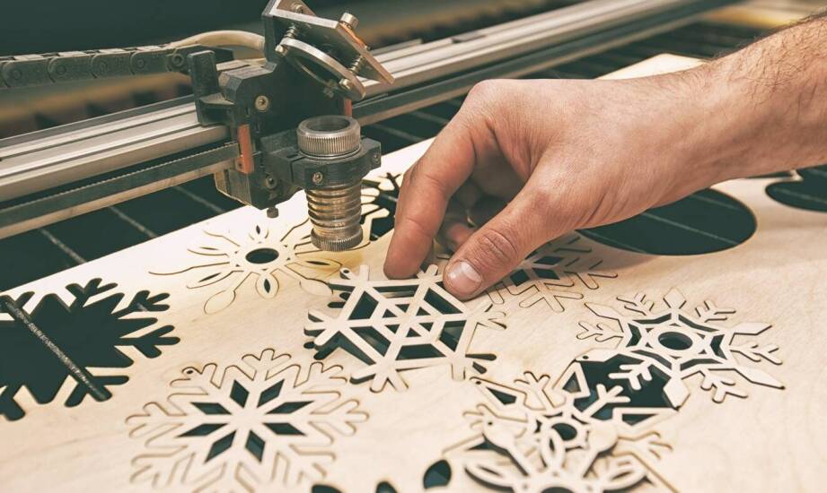 Jak trwale spersonalizować drewniane gadżety reklamowe?