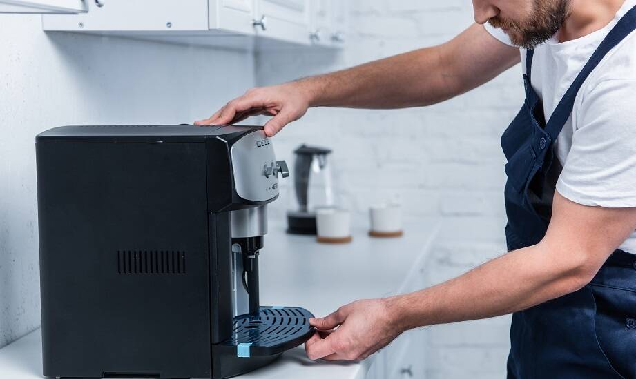 Jak korzystanie z lokalnego serwisu wpływa na wydajność ekspresu do kawy?