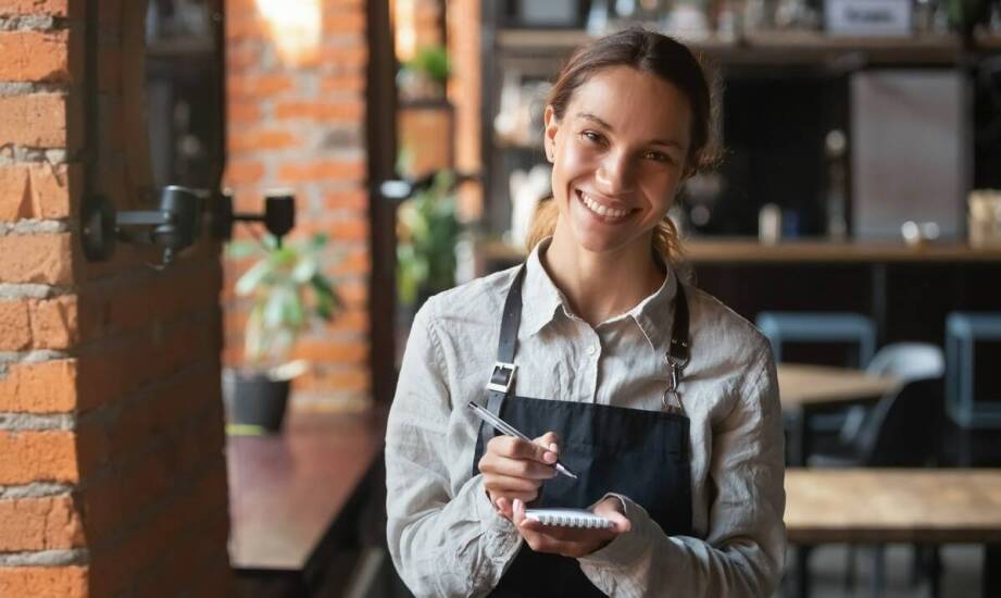 Jakie cechy powinny mieć idealne kelnerskie fartuszki dla zespołu obsługi?