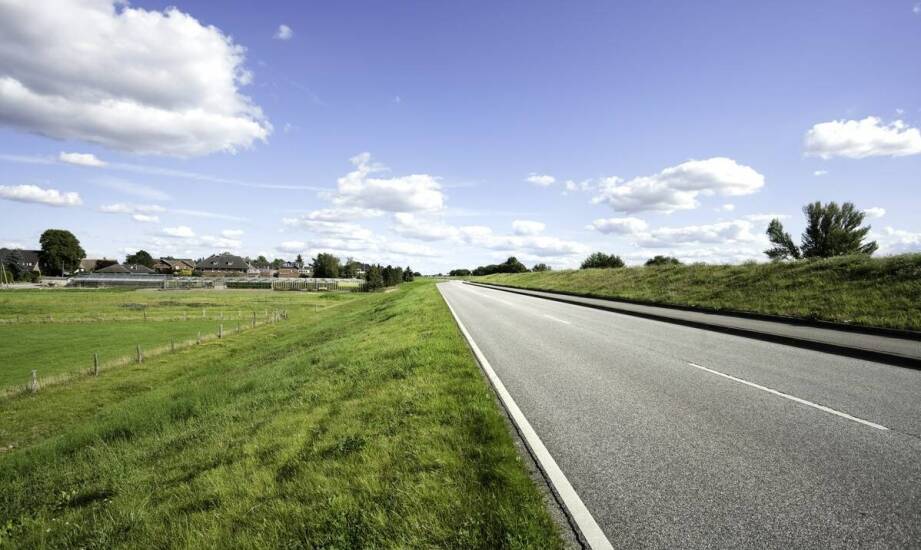 Jakie są kluczowe elementy drogowych projektów, które wpływają na ich trwałość?