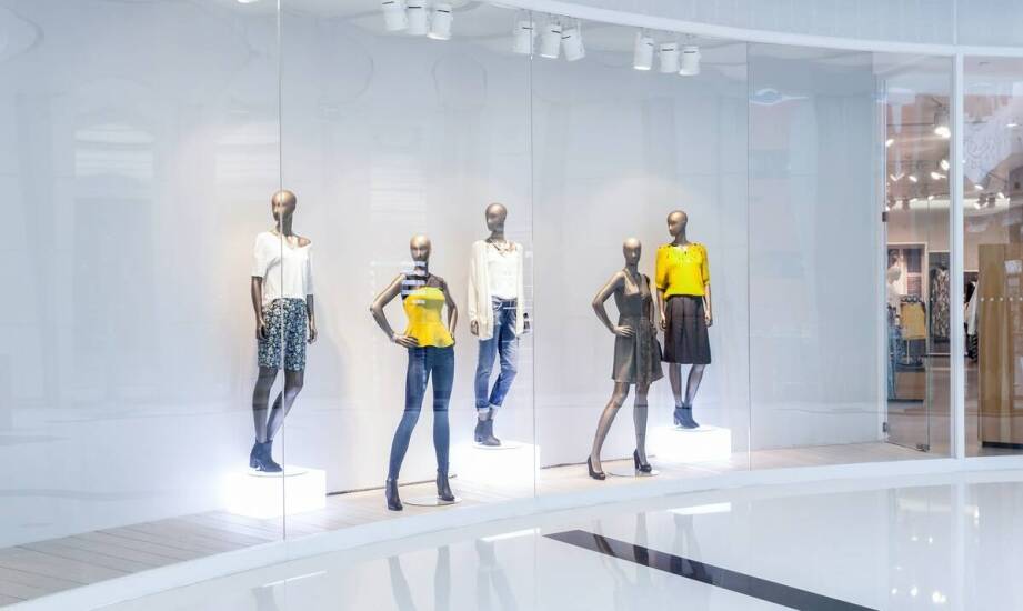 Jakie tkaniny dominują w kompletach ubrań w tym sezonie?