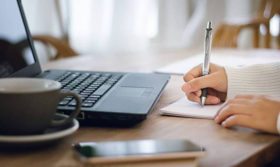 Jakie są kluczowe zagadnienia przy tworzeniu umów franczyzowych z pomocą prawnika?