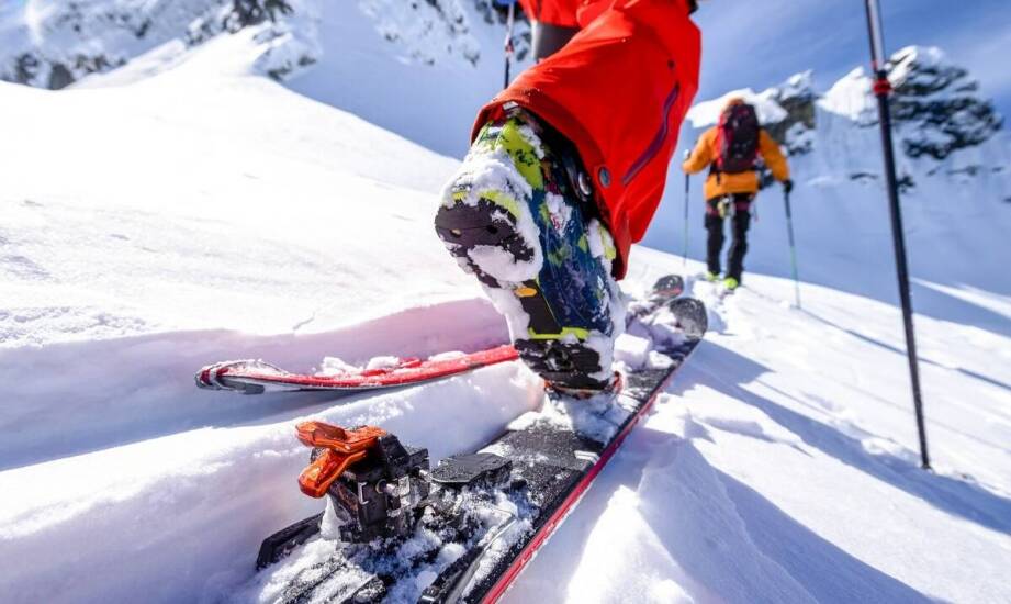 Jakie uchwyty do nart sprawdzą się najlepiej w trudnych warunkach zimowych?