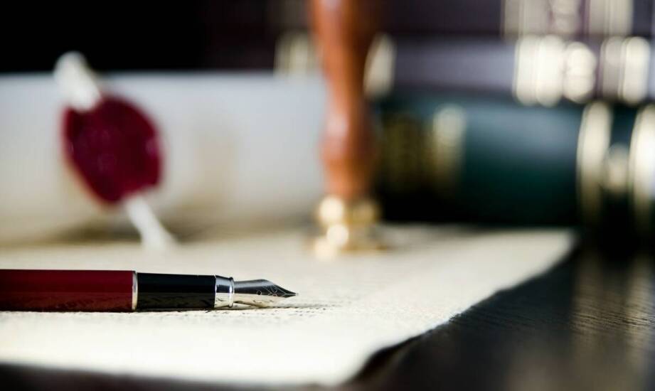 Notariusz a testament – jakie kluczowe kwestie są do uwzględnienia?