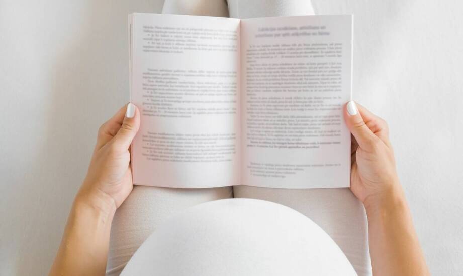 Porady dla przyszłych mam: jak czuć się swobodnie podczas plenerowej sesji brzuszkowej?