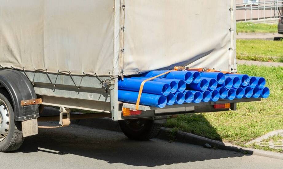 Wpływ jakości tyczek do plandeki na operacyjną efektywność transportu