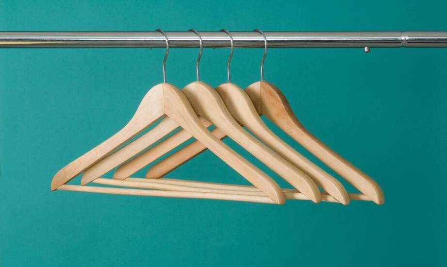 Sukienka na wesele dla dziewczynki 146 – jak zadbać o jej trwałość i wygląd?