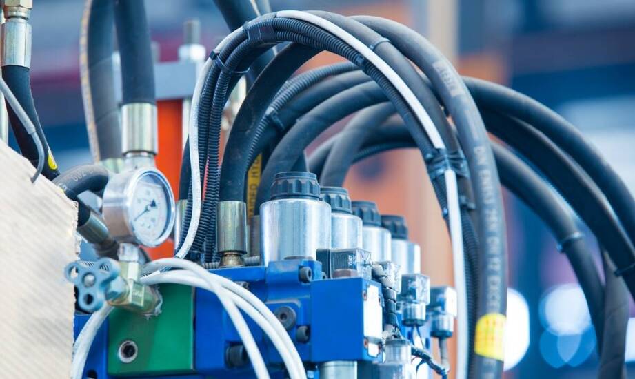 Nowoczesne techniki zakuwania hydraulicznych węży - co oferują?