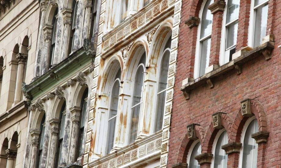 Zewnętrzne płytki klinkierowe w renowacji zabytkowych elewacji: wyzwania i korzyści