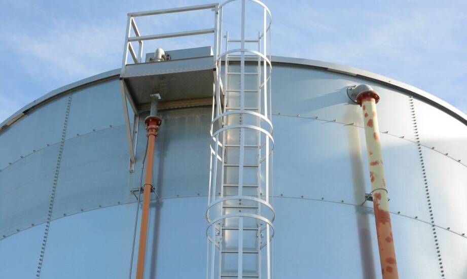 Rola jednoelementowej drabiny aluminiowej w sektorze przemysłowym