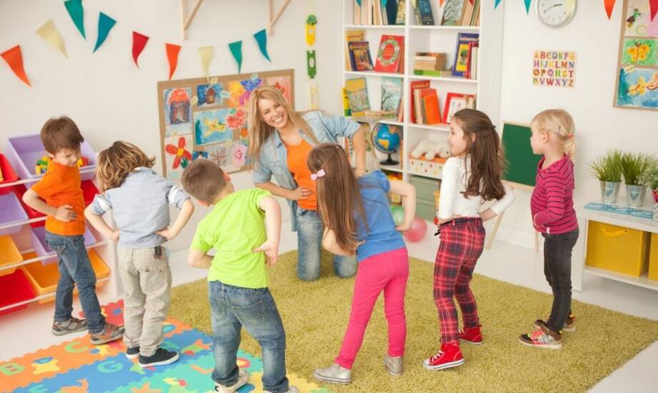 Rola śpiewu i rymowanek w metodzie Teddy Eddie dla dzieci w wieku przedszkolnym.