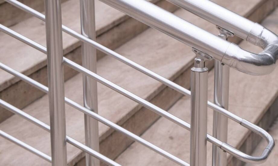 Innowacyjne rozwiązania w konstrukcji stalowych schodów technicznych