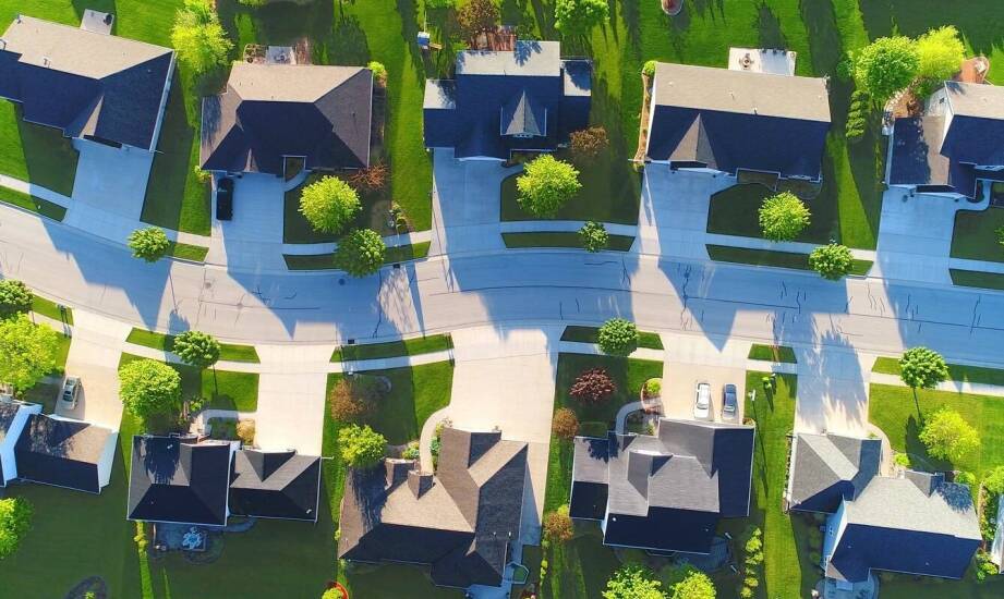 Wpływ bliskości handlowych usług na komfort życia na osiedlu jednorodzinnych domów