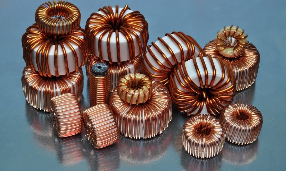 Jak rdzeń wpływa na właściwości do magazynowania energii?