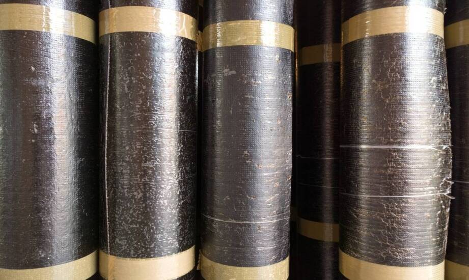 Kluczowe cechy środka do impregnacji dachowej więźby: czym się kierować przy wyborze?