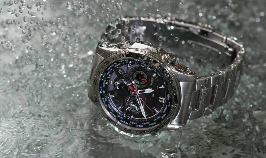 Zastosowanie ceramiki w produkcji luksusowych zegarków: zalety i wyzwania