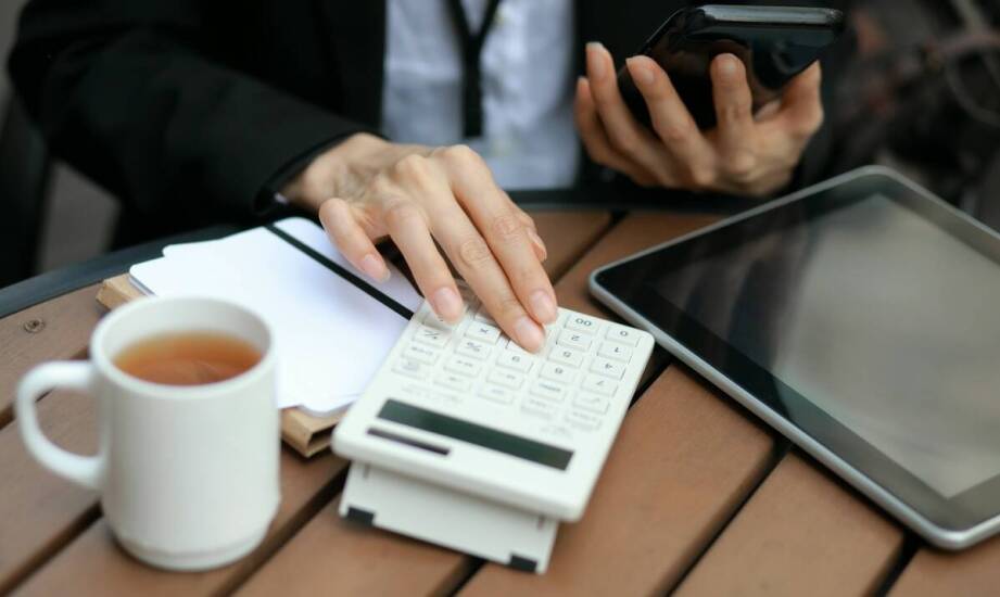 Jak profesjonalne księgowe doradztwo wspiera weryfikację umów pod kątem podatkowym?