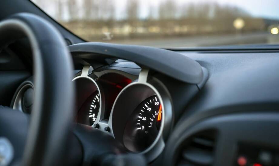 Jakie są najważniejsze aspekty regeneracji deski rozdzielczej po wystrzale airbagu?