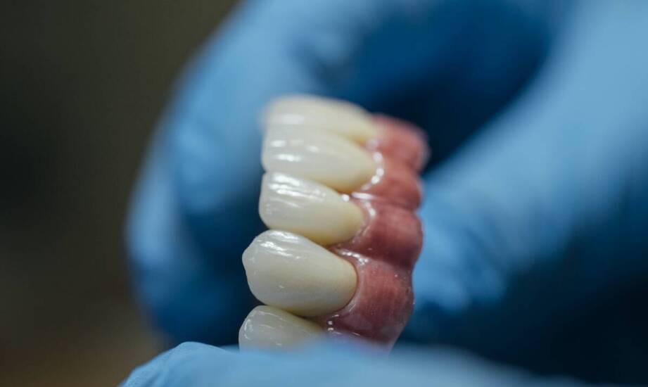 Jak stomatologiczna protetyka zapobiega zgryzowym zaburzeniom?