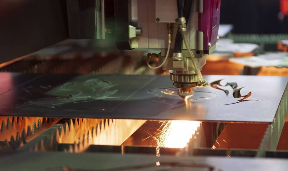 Jakie korzyści niesie za sobą laserowe cięcie blach w produkcji sprzętu AGD?