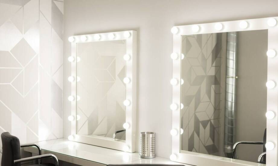 Praktyczne zastosowania kosmetycznych walizek z szufladami w codziennym życiu