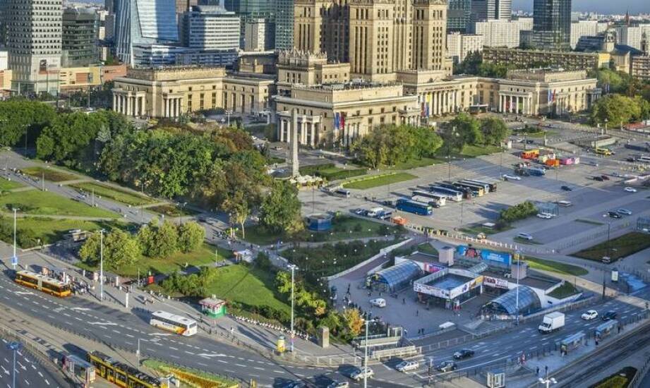 Jak planować zwiedzanie w Warszawie z użyciem komunikacji miejskiej?