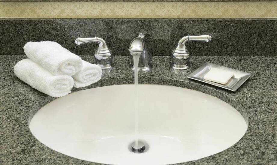 Jak wpuszczana w blat umywalka z baterią może zwiększyć wartość nieruchomości?