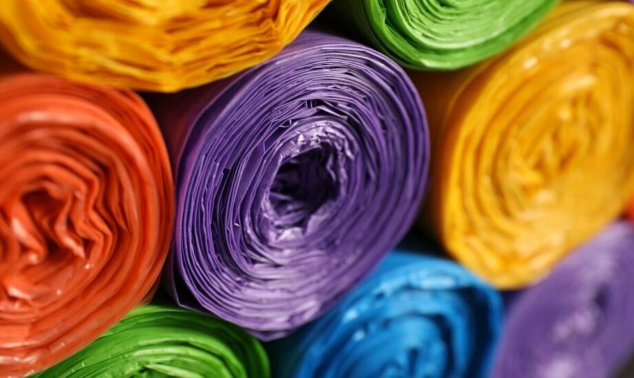 Jakie zalety mają kolorowe torby papierowe w porównaniu do tradycyjnych opakowań?