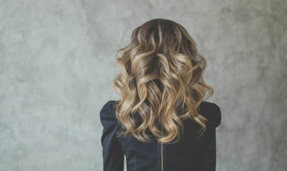 Sennik: rude włosy - jakie tajemnice kryją się za tym symbolem?
