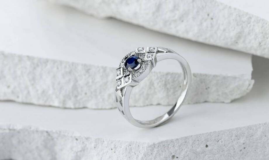 Pierścionki z bursztynem jako wyjątkowy element ślubnej stylizacji