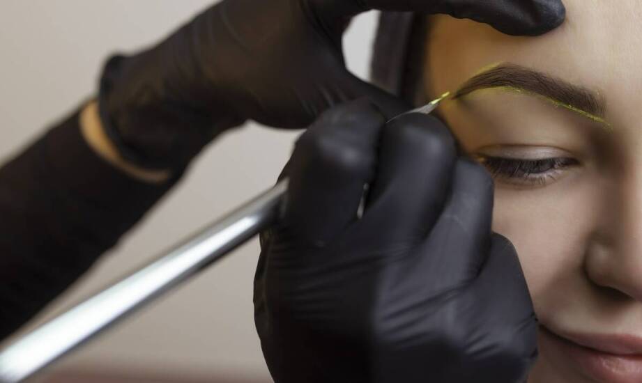 Dlaczego coraz więcej osób wybiera mikropigmentację skóry głowy?