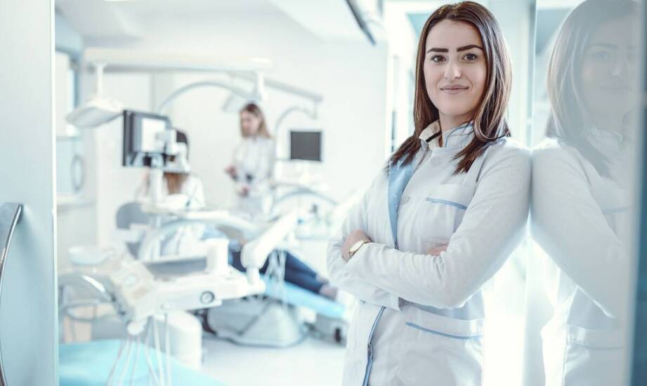 Stomatolog estetyczny - piękny uśmiech na wyciągnięcie ręki