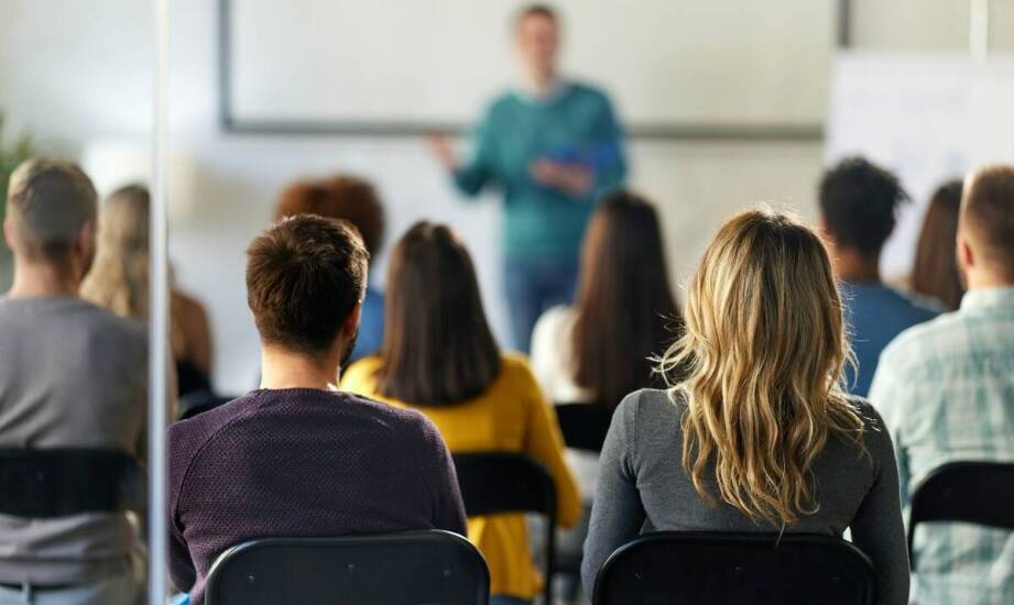 Jak dostosowane do rynku pracy szkolenia mogą pomóc w zmianie ścieżki kariery?