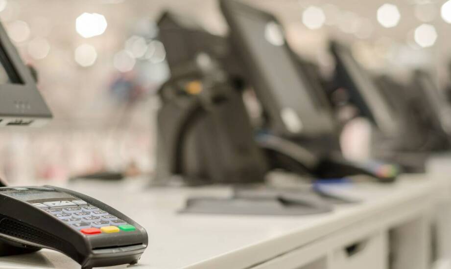 Wpływ dodatkowych funkcji na cenę kas fiskalnych – co warto wybrać?