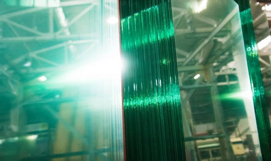 Poliwęglanowe płyty w przemyśle - kluczowe właściwości i korzyści