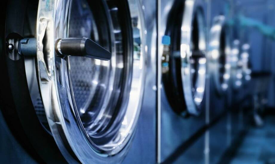 Jak osuszacz powietrza adsorpcyjny wpływa na efektywność energetyczną pralni?