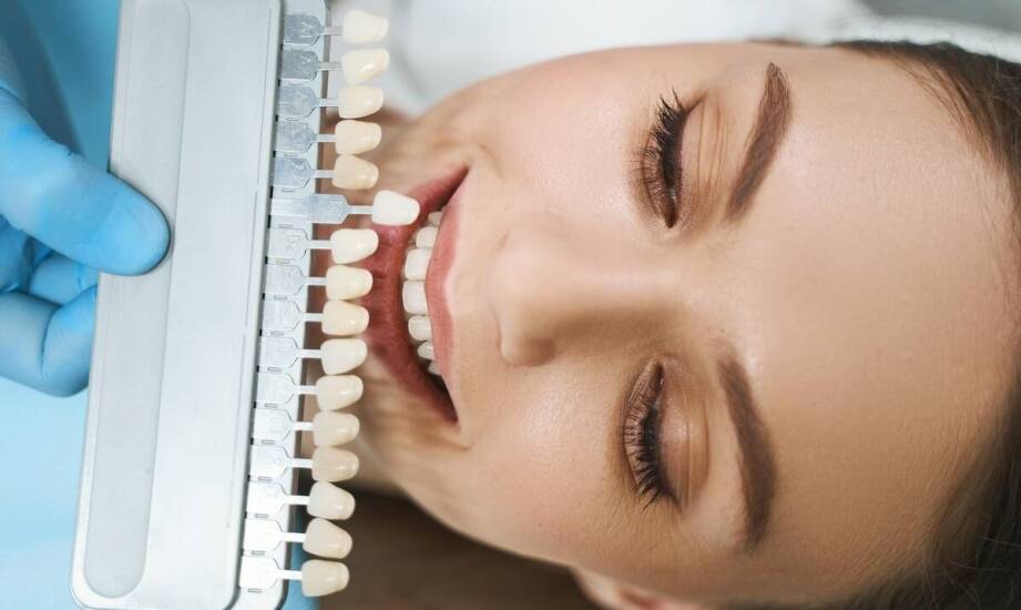 Jak wybrać odpowiednią metodę wybielania zębów, biorąc pod uwagę indywidualne potrzeby pacjenta?