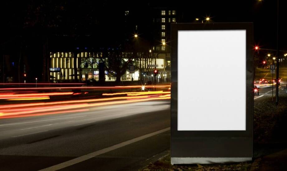 Efektywność reklamowych tablic w porównaniu z innymi formami reklamy