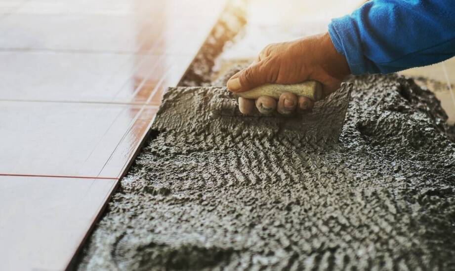 Jak zacieranie cementem betonu wpływa na odporność powierzchni?