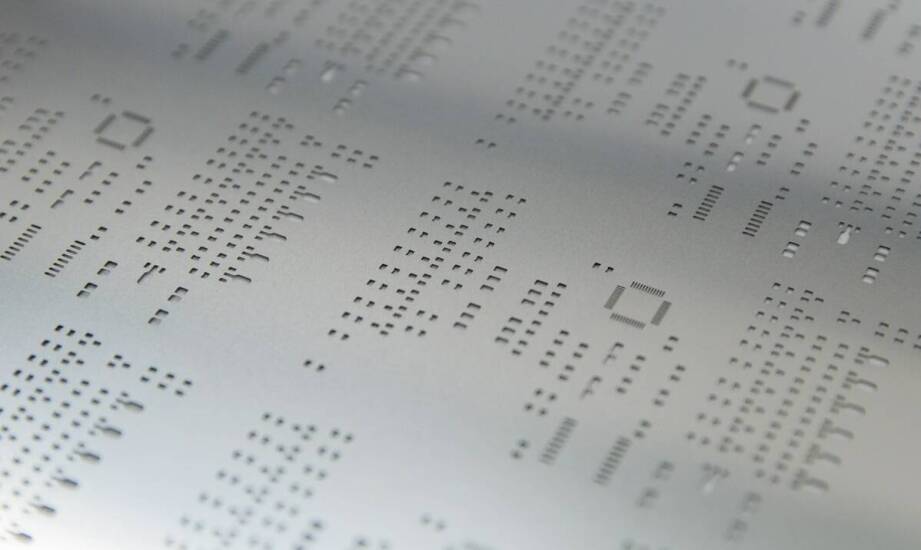 Aluminiowa tabliczka z grawerem w systemach oznakowania budynków