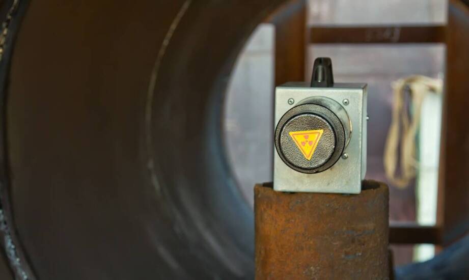 Jakie cechy wyróżniają 3-fazowe silniki asynchroniczne w przemyśle ciężkim?